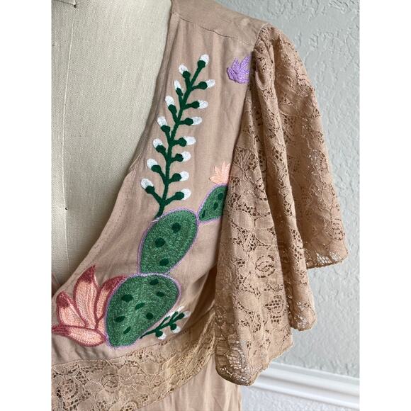 Embroidered Cactus Long Lace Kimono - Picture 2 of 9